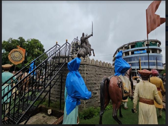 Desecration of mavals erected in Shiva Srishti in Ratnagiri; One person in custody | रत्नागिरीतील शिवसृष्टीत उभारलेल्या मावळ्यांची विटंबना; एक जण ताब्यात Desecration of mavals erected in Shiva Srishti in Ratnagiri; One person in custody | रत्नागिरीतील शिवसृष्टीत उभारलेल्या मावळ्यांची विटंबना; एक जण ताब्यात