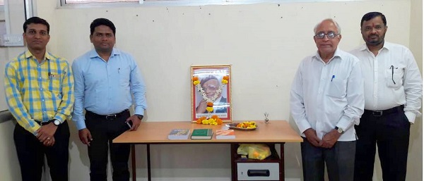 Kolhapur: greetings to Shivajirao Sawant by 'Death' car | कोल्हापूर : ‘मृत्युंजय’ कार शिवाजीराव सावंत यांना अभिवादन