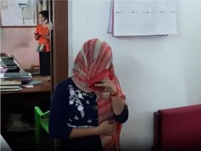 Girlfriend kidnaps boyfriend who didn't break up; she beat boyfriend in ernakulam | ब्रेकअप न करणाऱ्या बॉयफ्रेंडचं गर्लफ्रेंडने अपहरण केले; त्यानंतर जे घडले त्याने पोलीस हादरले Girlfriend kidnaps boyfriend who didn't break up; she beat boyfriend in ernakulam | ब्रेकअप न करणाऱ्या बॉयफ्रेंडचं गर्लफ्रेंडने अपहरण केले; त्यानंतर जे घडले त्याने पोलीस हादरले