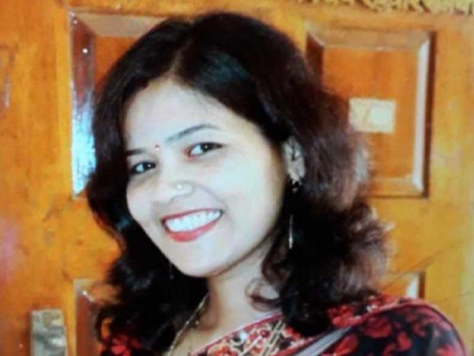 Dumper hits bike from behind, woman dies on the spot in Shiye Phata kolhapur | डंपरची दुचाकीला पाठीमागून धडक, शिये फाटा येथे महिला जागीच ठार Dumper hits bike from behind, woman dies on the spot in Shiye Phata kolhapur | डंपरची दुचाकीला पाठीमागून धडक, शिये फाटा येथे महिला जागीच ठार