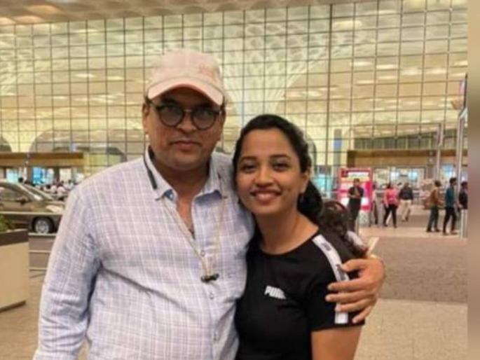 daughter became Pilot..., a proud moment for actor Sharad Ponkshe, said.. | लेक झाली Pilot!, अभिनेता शरद पोक्षेंसाठी अभिमानाचा क्षण, म्हणाले... daughter became Pilot..., a proud moment for actor Sharad Ponkshe, said.. | लेक झाली Pilot!, अभिनेता शरद पोक्षेंसाठी अभिमानाचा क्षण, म्हणाले...