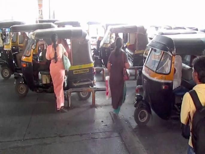 The rickshaw business depends on the railway service; Disappointment persists despite lockdown relaxation | रेल्वे सेवेवरच रिक्षा व्यवसाय अवलंबून; लॉकडाऊन शिथिल होऊनही निराशा कायम The rickshaw business depends on the railway service; Disappointment persists despite lockdown relaxation | रेल्वे सेवेवरच रिक्षा व्यवसाय अवलंबून; लॉकडाऊन शिथिल होऊनही निराशा कायम