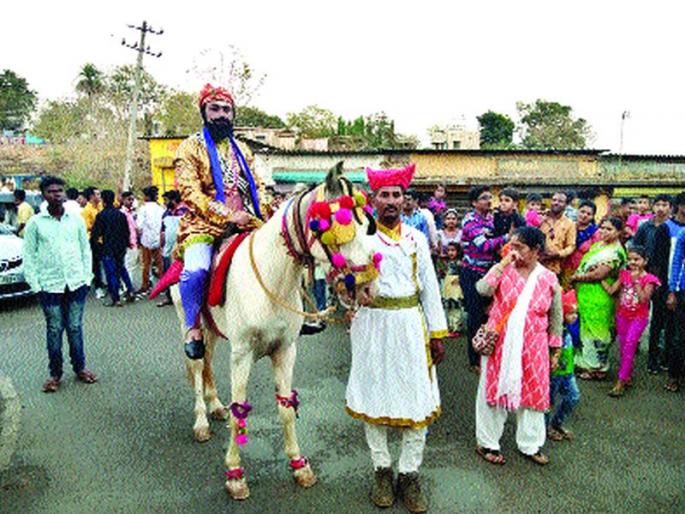 Happy Birthday to Shivajianti, social media in the district | जिल्ह्यात शिवजयंती उत्साहात, सोशल मिडियाद्वारे एकमेकांना शुभेच्छा Happy Birthday to Shivajianti, social media in the district | जिल्ह्यात शिवजयंती उत्साहात, सोशल मिडियाद्वारे एकमेकांना शुभेच्छा