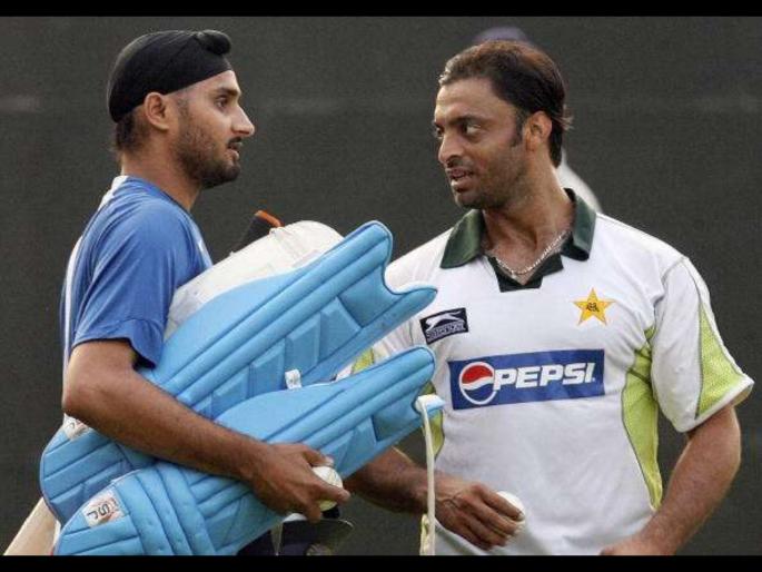 Video : Shoaib Akhtar Reveals He had Gone to Hit Harbhajan Singh in Hotel Room svg | Video : हरभजन सिंगला मारायला गेलो होतो, पण तो वाचला; Shoaib Akhtarचा धक्कादायक खुलासा