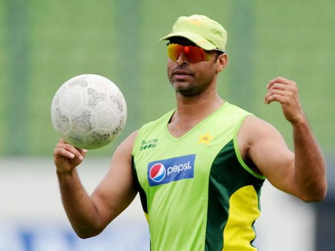 India vs England, Latest News, ICC World Cup 2019 : Pakistan is Standing With You: Akhtar to India Before England Tie | India vs England, Latest News : इंग्लंडविरुद्धच्या सामन्यात संपूर्ण पाकिस्तान टीम इंडियाच्या बाजूनं, शोएब अख्तरचा दावा