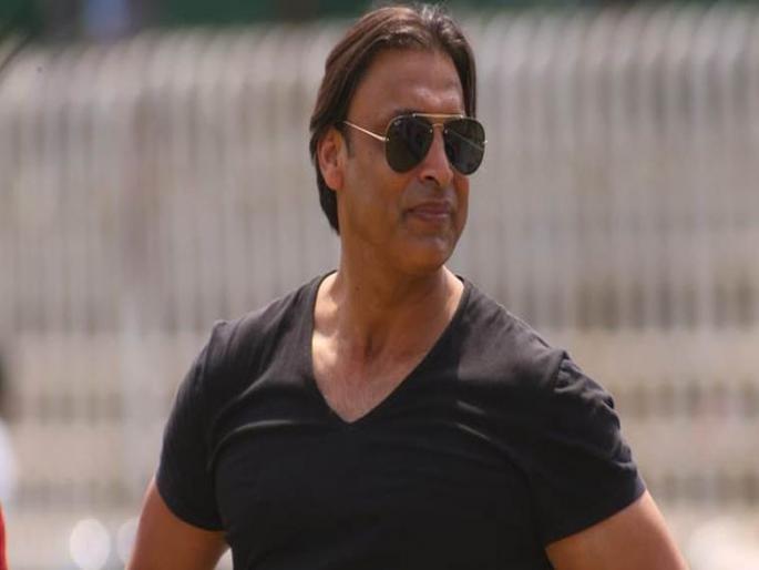 Dear World, How is the lockdow? Kashmir, Shoaib Akhtar Controversial Tweet svg | Corona Virusच्या आडून काश्मीर मुद्द्यावर शोएब अख्तरची वादग्रस्त पोस्ट, नेटिझन्सनी धरलं धारेवर 