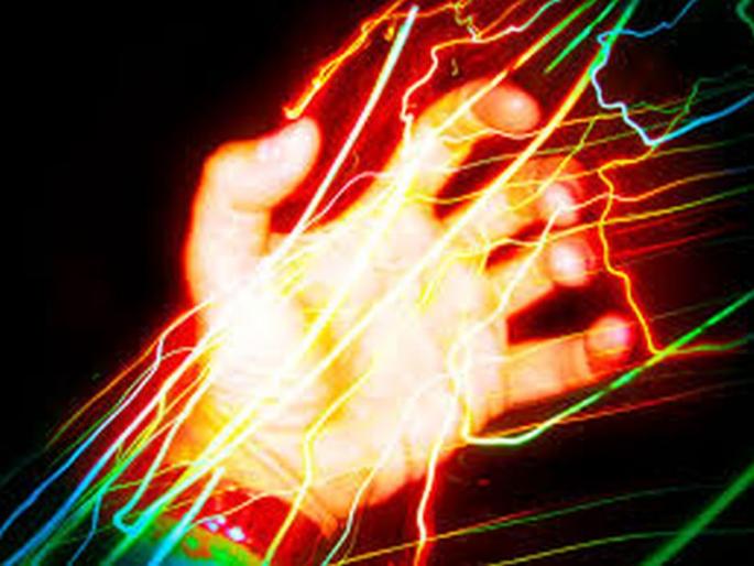 Dussehra's washing is determined on life; Father-son's death due to electric shock | दसऱ्याचे धुणे बेतले जीवावर; छतावर विद्युत धक्का बसून बाप-लेकाचा मृत्यू Dussehra's washing is determined on life; Father-son's death due to electric shock | दसऱ्याचे धुणे बेतले जीवावर; छतावर विद्युत धक्का बसून बाप-लेकाचा मृत्यू