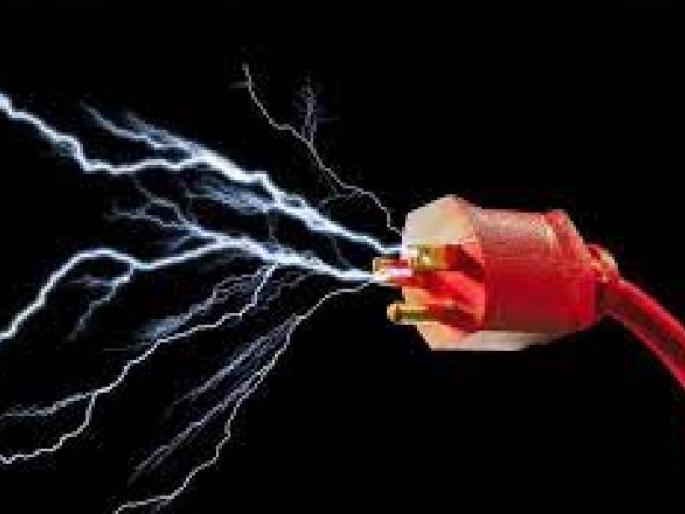 547 killed due to electric shock due to negligence of MSEDCL | राज्यात महावितरणच्या हलगर्जीमुळे विजेच्या शॉकने ५४७ बळी; माहिती अधिकारातून बाब उघड 547 killed due to electric shock due to negligence of MSEDCL | राज्यात महावितरणच्या हलगर्जीमुळे विजेच्या शॉकने ५४७ बळी; माहिती अधिकारातून बाब उघड