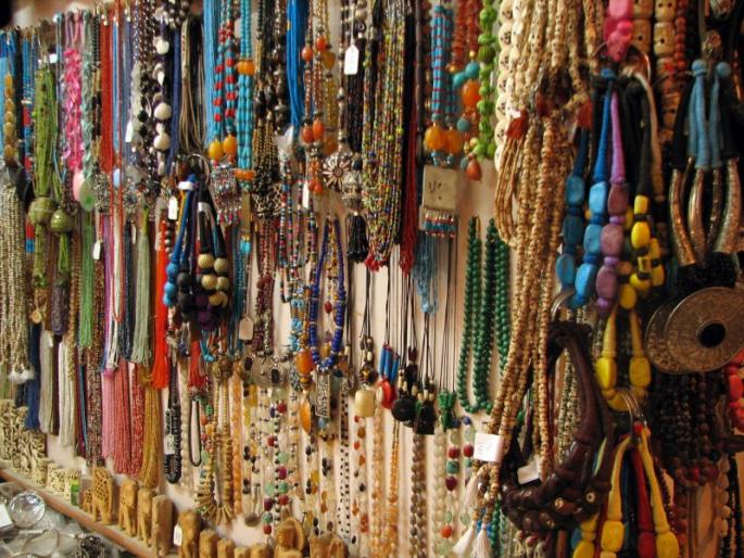 best places in pune for street shopping | पुण्यातील स्ट्रीट शॉपिंगसाठी ही ठिकाणं आहेत सर्वात लय भारी best places in pune for street shopping | पुण्यातील स्ट्रीट शॉपिंगसाठी ही ठिकाणं आहेत सर्वात लय भारी