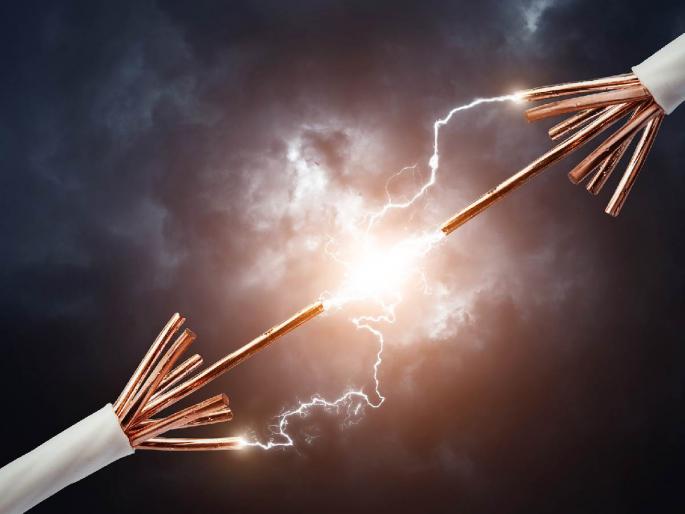 Electricity theft claimed innocent youth's life; Unfortunate death due to electric shock in Thane | वीजचोरी बेतली निर्दोष तरुणाच्या जीवावर; ठाण्यात विजेच्या धक्क्याने दुर्दैवी मृत्यू Electricity theft claimed innocent youth's life; Unfortunate death due to electric shock in Thane | वीजचोरी बेतली निर्दोष तरुणाच्या जीवावर; ठाण्यात विजेच्या धक्क्याने दुर्दैवी मृत्यू