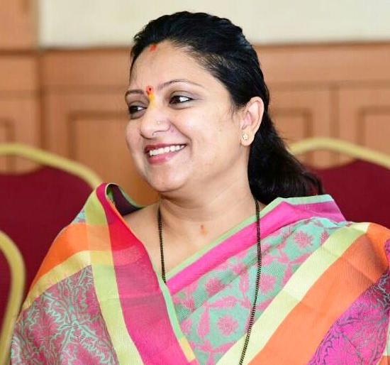 Kolhapur: A memory of the death of the deceased: Shamika Mahadik | कोल्हापूर : आजऱ्यात मृत्युंजयकारांचे स्मृती दालन : शौमिका महाडिक Kolhapur: A memory of the death of the deceased: Shamika Mahadik | कोल्हापूर : आजऱ्यात मृत्युंजयकारांचे स्मृती दालन : शौमिका महाडिक