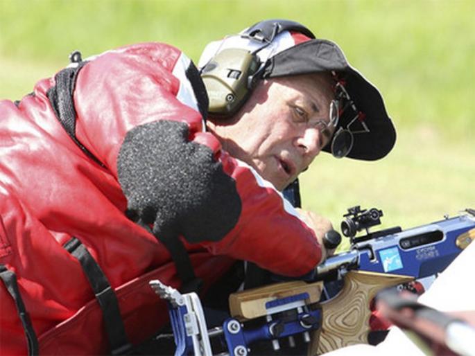 Canadian Commonwealth Games athlete, 79, a hijacking hero | 80 वर्षांच्या 'तरुणा'ची कमाल; राष्ट्रकुलमध्ये पदार्पणातच केला विक्रम