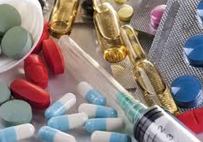 There will be a shortage of medicines in the next three months | आगामी तीन महिन्यांत औषधांचा तुटवडा भासणार There will be a shortage of medicines in the next three months | आगामी तीन महिन्यांत औषधांचा तुटवडा भासणार
