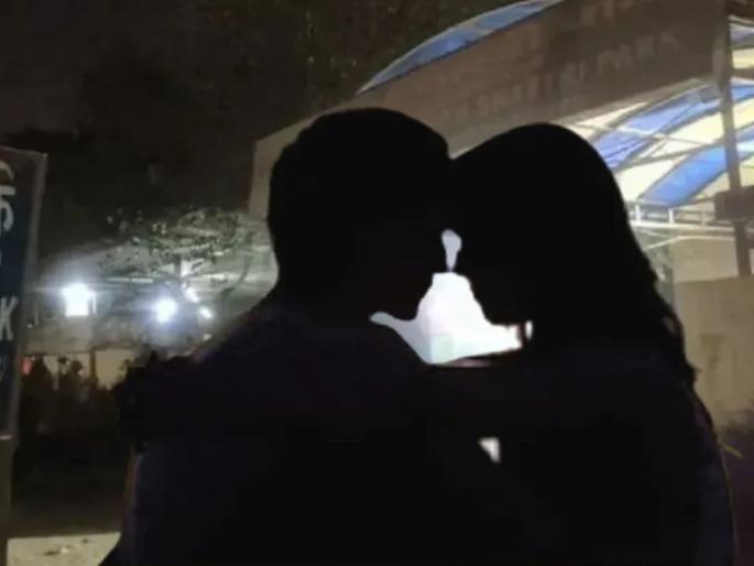 Delhi Murder Case: Husband brutally beats wife's lover to death in Delhi | पत्नीसोबत २१ वर्षीय युवकाला नको त्या अवस्थेत पाहिलं; पतीने घेतला क्रूर 'बदला' Delhi Murder Case: Husband brutally beats wife's lover to death in Delhi | पत्नीसोबत २१ वर्षीय युवकाला नको त्या अवस्थेत पाहिलं; पतीने घेतला क्रूर 'बदला'