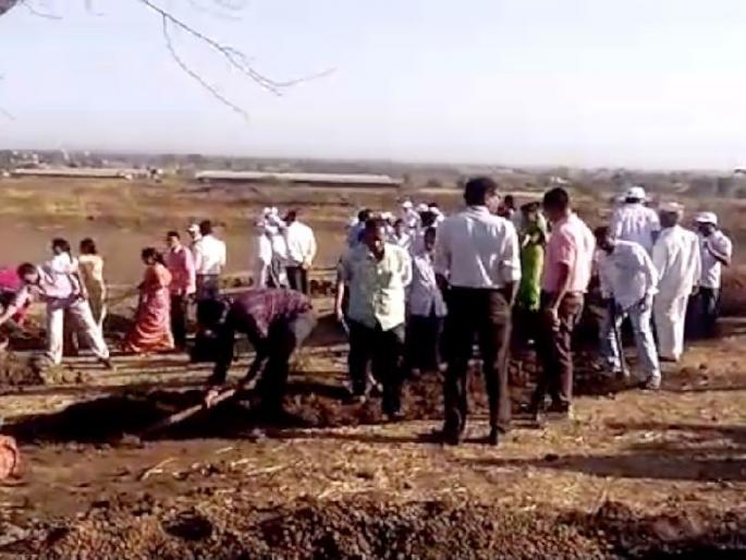 three villeges in sinnar working hard for making their villages drought free | सिन्नर तालुक्यात तुफान आलंय या!; ग्रामस्थांचं दुष्काळाला आव्हान