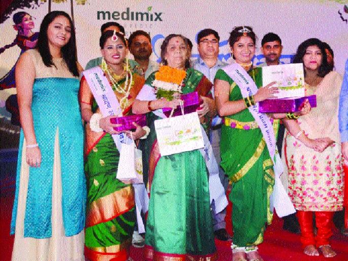 The chewing lip of thaw in Shravanohom | श्रावणसोहळ्यात ठाण्यातील सखी चिंब The chewing lip of thaw in Shravanohom | श्रावणसोहळ्यात ठाण्यातील सखी चिंब