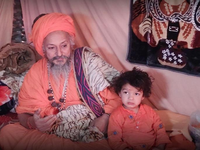 A three-and-a-half-year-old boy has become the center of discussion at the Mahakumbh Shravan Puri; leaving his parents behind to fulfill his vows | साडेतीन वर्षांचे बालक बनलेय महाकुंभाच्या चर्चेचे केंद्र; नवस फेडण्यासाठी आई-वडील गेलेले सोडून A three-and-a-half-year-old boy has become the center of discussion at the Mahakumbh Shravan Puri; leaving his parents behind to fulfill his vows | साडेतीन वर्षांचे बालक बनलेय महाकुंभाच्या चर्चेचे केंद्र; नवस फेडण्यासाठी आई-वडील गेलेले सोडून