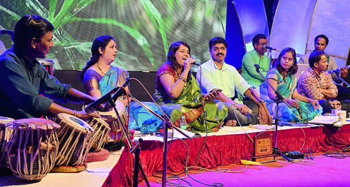 Sravanat ghan nila barasla ... | श्रावणात घन निळा बरसला... Sravanat ghan nila barasla ... | श्रावणात घन निळा बरसला...