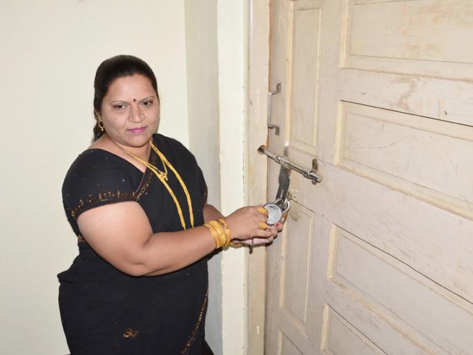 Crime against corporator for locking the hall | पालिका सभागृहाला कुलूप लावणाºया नगरसेविकेवर गुन्हा