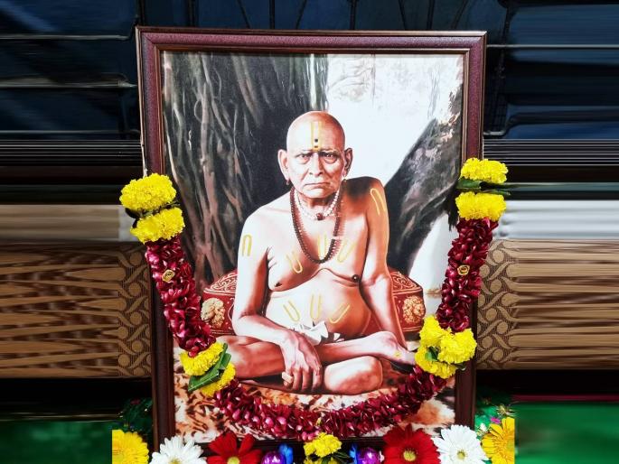 know about swami samarth maharaj mantra pushpanjali in marathi | करी कृपा आम्हावरी सर्वदा; आरती केल्यानंतर आवर्जून म्हणा स्वामी समर्थ मंत्र पुष्पांजली know about swami samarth maharaj mantra pushpanjali in marathi | करी कृपा आम्हावरी सर्वदा; आरती केल्यानंतर आवर्जून म्हणा स्वामी समर्थ मंत्र पुष्पांजली