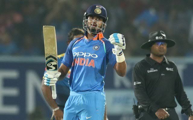 Shreyas Iyer dismisses Virat Kohli out of trouble; Exactly what happen... | श्रेयस अय्यरने काढले विराट कोहलीला संकटातून बाहेर; नेमकं केलं तरी काय...