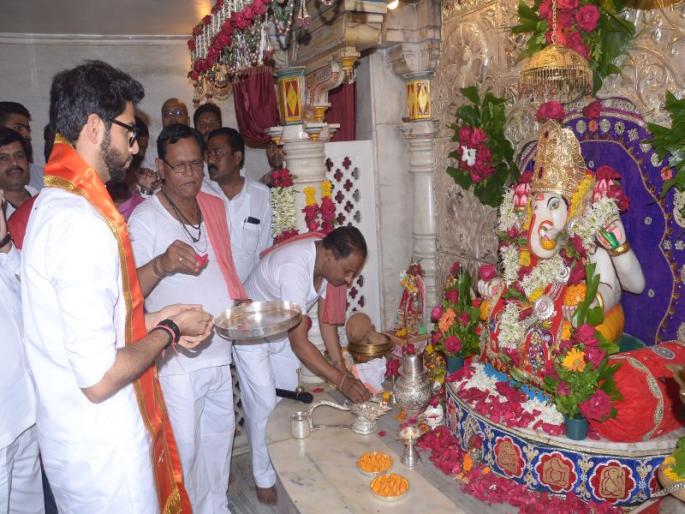 Shri Ganapati temple visit Aditya Thakre | जळगावातील श्री इच्छापूर्ती गणपतीचे दर्शन घेऊन आदित्य ठाकरे यांच्या जन आशीर्वाद यात्रेस सुरुवात