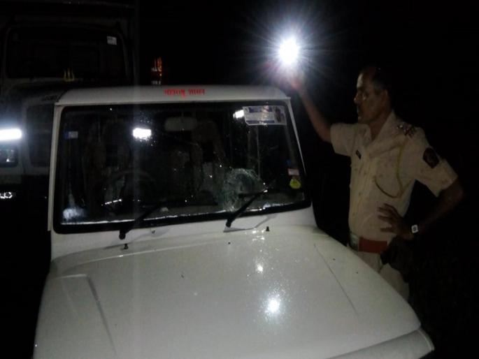 Provincial attack case: One arrested with two women | प्रांताधिकारी हल्ला प्रकरण : दोन महिलांसह एकास अटक Provincial attack case: One arrested with two women | प्रांताधिकारी हल्ला प्रकरण : दोन महिलांसह एकास अटक