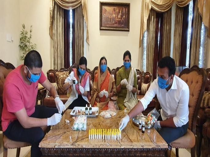 Family support for mother's public service; My-lakers will try to overcome Corona in Sai's land | आईच्या जनसेवेला कुटूंबाची साथ; साईच्या भूमीत माय-लेकरांचे प्रयत्न करतील कोरोनावर मात