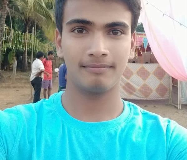 Srikanth wants to become engineer, and he has achieved success by quarreling with the situation | श्रीकांतला व्हायचंय अभियंता, परिस्थितीशी झगडून त्याने मिळवले यश Srikanth wants to become engineer, and he has achieved success by quarreling with the situation | श्रीकांतला व्हायचंय अभियंता, परिस्थितीशी झगडून त्याने मिळवले यश