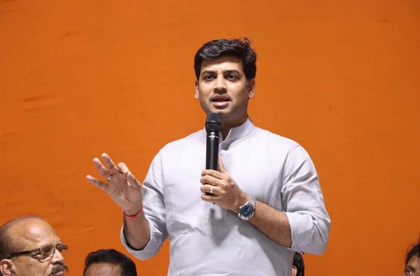 Work in a proper manner in the election of the teacher s constituency MP Dr Shrikant Shinde | शिक्षक मतदारसंघाच्या निवडणुकीत योग्य पद्धतीने काम करा : खासदार डॉ. श्रीकांत शिंदे Work in a proper manner in the election of the teacher s constituency MP Dr Shrikant Shinde | शिक्षक मतदारसंघाच्या निवडणुकीत योग्य पद्धतीने काम करा : खासदार डॉ. श्रीकांत शिंदे