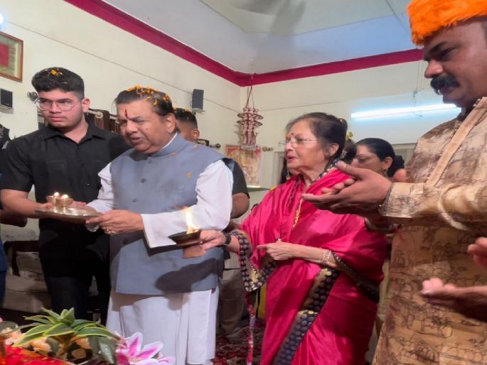 Although we are rich, we are servants of servants, Vijayasimharaje Patwardhan of Sangli expressed his sentiments | श्रीमंत असलो तरी आम्ही चाकरांचे चाकर, सांगलीचे श्रीमंत विजयसिंहराजे पटवर्धन यांनी व्यक्त केल्या भावना Although we are rich, we are servants of servants, Vijayasimharaje Patwardhan of Sangli expressed his sentiments | श्रीमंत असलो तरी आम्ही चाकरांचे चाकर, सांगलीचे श्रीमंत विजयसिंहराजे पटवर्धन यांनी व्यक्त केल्या भावना