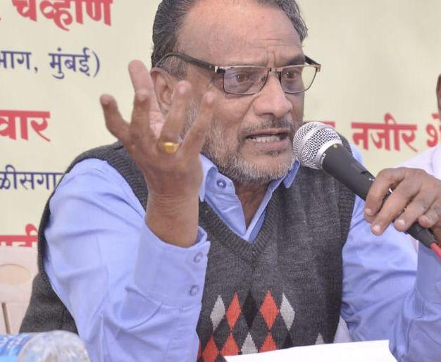 Girls urged Dr. Shripal Sabnis to expand his knowledge base | मुलींनी आपल्या ज्ञानाच्या कक्षा विस्ताराव्यात-डॉ.श्रीपाल सबनीस यांचे आवाहन Girls urged Dr. Shripal Sabnis to expand his knowledge base | मुलींनी आपल्या ज्ञानाच्या कक्षा विस्ताराव्यात-डॉ.श्रीपाल सबनीस यांचे आवाहन