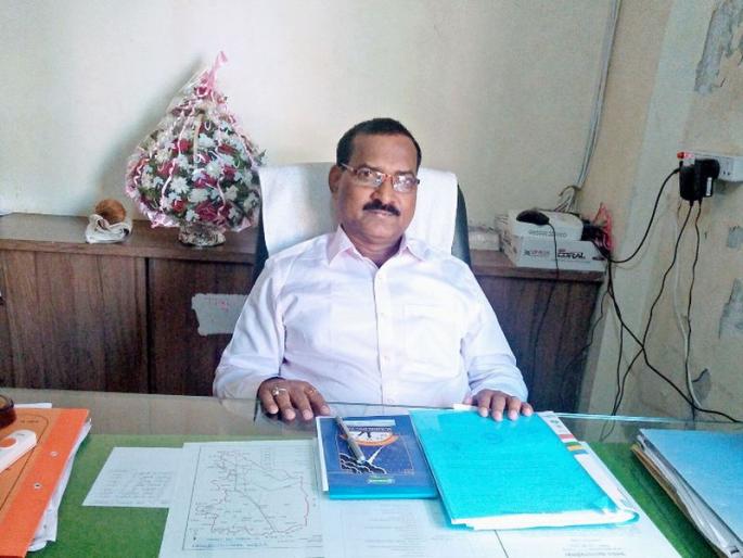 panvel municipal corporations ward officer attacked during action against hawkers using plastic | पनवेल महानगर पालिकेच्या प्रभाग अधिकाऱ्यावर हल्ला; गाडीची तोडफोड panvel municipal corporations ward officer attacked during action against hawkers using plastic | पनवेल महानगर पालिकेच्या प्रभाग अधिकाऱ्यावर हल्ला; गाडीची तोडफोड