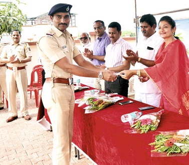 MHRD gives lift to Shrirampur police; Acquisition of 80 tenements | श्रीरामपुरात म्हाडाने पोलिसांना दिली ‘लिफ्ट’; ८० सदनिकांचा मिळाला ताबा MHRD gives lift to Shrirampur police; Acquisition of 80 tenements | श्रीरामपुरात म्हाडाने पोलिसांना दिली ‘लिफ्ट’; ८० सदनिकांचा मिळाला ताबा