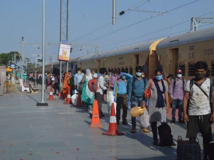4706 passengers travel by labor train from Kalyan, Thane station | कल्याण, ठाणे स्थानकातून श्रमिक ट्रेनने 4706 प्रवाशांचा प्रवास