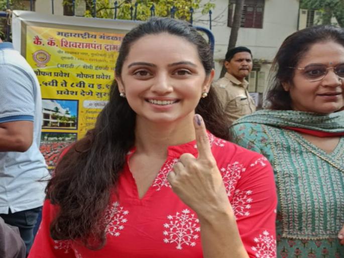 We too must exercise our right to vote without fail Actress Shruti Marathe's appeal | Pune Lok Sabha: आपणही न चुकता मतदान हक्क बजावला पाहिजे, अभिनेत्री श्रुती मराठेंचे आवाहन We too must exercise our right to vote without fail Actress Shruti Marathe's appeal | Pune Lok Sabha: आपणही न चुकता मतदान हक्क बजावला पाहिजे, अभिनेत्री श्रुती मराठेंचे आवाहन