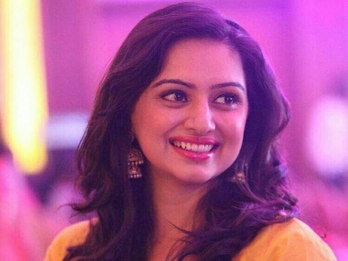 I was struck by the grouping of the film industry; The actress Shruti Marathe took the names of these "groups" | फिल्म इंडस्ट्रीतल्या गटबाजीचा मला फटका ; अभिनेत्रीने घेतली "या" गटांची नावे I was struck by the grouping of the film industry; The actress Shruti Marathe took the names of these "groups" | फिल्म इंडस्ट्रीतल्या गटबाजीचा मला फटका ; अभिनेत्रीने घेतली "या" गटांची नावे