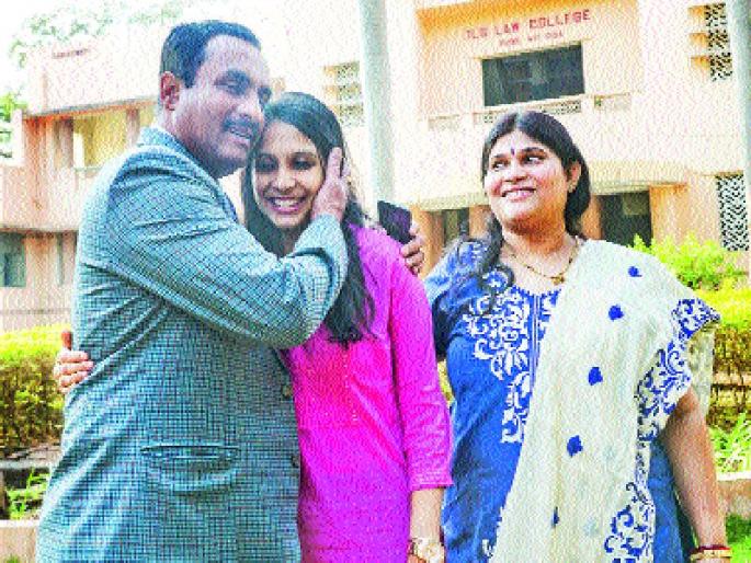 In the 'Combined Defense', the first of the Shruti in Pune, the results of Public Service Commission | ‘कम्बाइन्ड डिफेन्स’मध्ये पुण्याची श्रुती देशात प्रथम, लोकसेवा आयोगाचा निकाल जाहीर In the 'Combined Defense', the first of the Shruti in Pune, the results of Public Service Commission | ‘कम्बाइन्ड डिफेन्स’मध्ये पुण्याची श्रुती देशात प्रथम, लोकसेवा आयोगाचा निकाल जाहीर