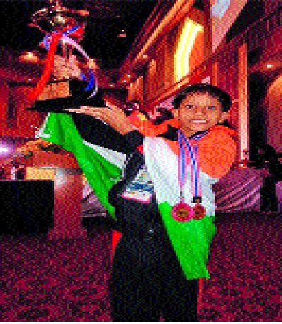 Verma's Chess Championship boosted the value of the district: the appeal of financial help | सिंदूरच्या श्रेयाची बुद्धिबळ स्पर्धेत भरारी जिल्ह्याची मान उंचावली : आर्थिक मदतीचे आवाहन