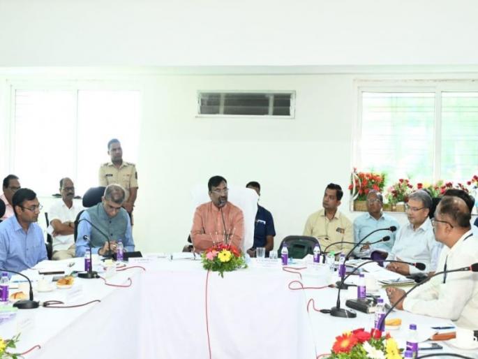 Entrepreneurs should increase participation in CSR activities; Mungantiwar reviewed the works at Botanical Garden | उद्योजकांनी सीएसआर अतंर्गत कामांचा सहभाग वाढवावा; मुनगंटीवारांनी घेतला बॉटनिकल गार्डन येथील कामांचा आढावा Entrepreneurs should increase participation in CSR activities; Mungantiwar reviewed the works at Botanical Garden | उद्योजकांनी सीएसआर अतंर्गत कामांचा सहभाग वाढवावा; मुनगंटीवारांनी घेतला बॉटनिकल गार्डन येथील कामांचा आढावा