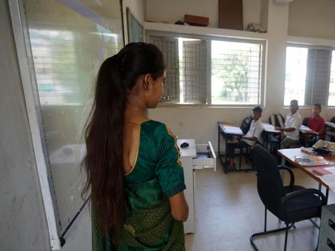 Woman worked in brother-in-law's name for 25 years; Shocking matter revealed in the Legislative Assembly | भावजयीच्या नावावर महिलेने केली तब्बल २५ वर्षे नोकरी; विधानसभेत धक्कादायक बाब उघड Woman worked in brother-in-law's name for 25 years; Shocking matter revealed in the Legislative Assembly | भावजयीच्या नावावर महिलेने केली तब्बल २५ वर्षे नोकरी; विधानसभेत धक्कादायक बाब उघड