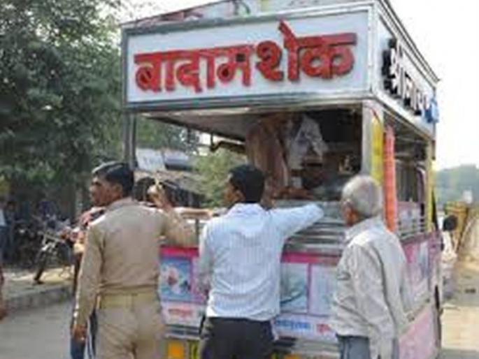 Corona sank the business of soft drink vendors | ‘कोरोना’मुळे शीतपेय विक्रेत्यांचा व्यवसाय बुडाला Corona sank the business of soft drink vendors | ‘कोरोना’मुळे शीतपेय विक्रेत्यांचा व्यवसाय बुडाला