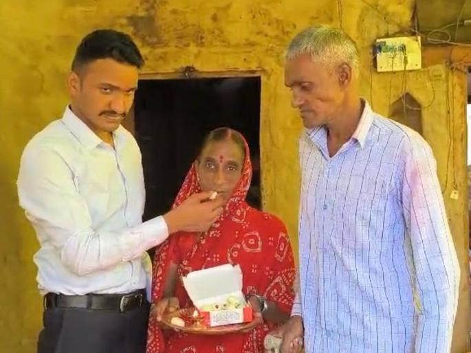 Inspirational story mpsc: A hard-working father mother, Shubham Shinde became a PSI; Sister had a dream, brother fulfilled | कष्टकरी मायबाप, शुभम पीएसआय झाला; बहीणीचे स्वप्न होते, भावाने पूर्ण केले Inspirational story mpsc: A hard-working father mother, Shubham Shinde became a PSI; Sister had a dream, brother fulfilled | कष्टकरी मायबाप, शुभम पीएसआय झाला; बहीणीचे स्वप्न होते, भावाने पूर्ण केले