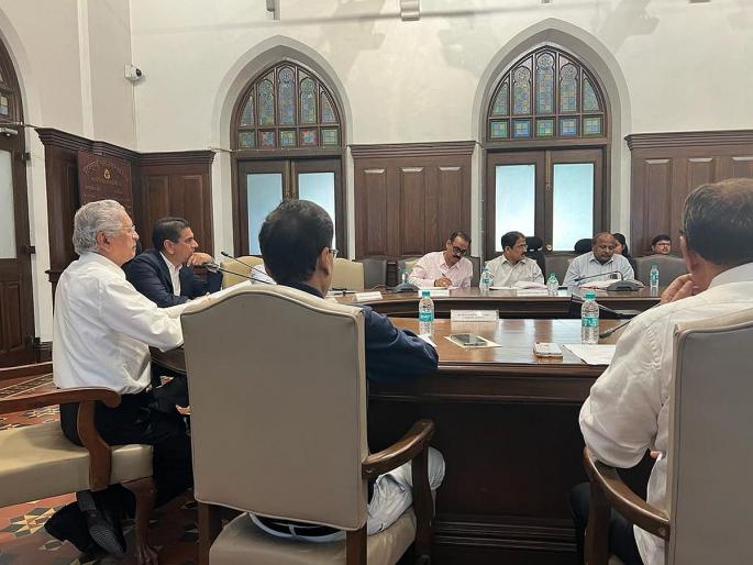 Due to the follow up, the development work in Goregaon will be done soon! Subhash Desai met the Municipal Commissioner | Mumbai: पाठपुराव्यामुळे गोरेगावातील विकासकामे लवकर मार्गी लागणार! सुभाष देसाई यांनी घेतली पालिका आयुक्तांची भेट Due to the follow up, the development work in Goregaon will be done soon! Subhash Desai met the Municipal Commissioner | Mumbai: पाठपुराव्यामुळे गोरेगावातील विकासकामे लवकर मार्गी लागणार! सुभाष देसाई यांनी घेतली पालिका आयुक्तांची भेट