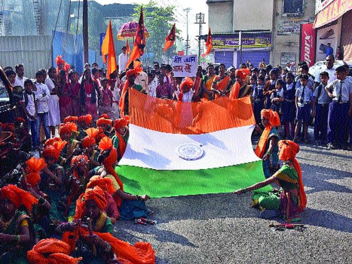Hailing from the city dwellers, | शहरवासीयांनी दिली शिवरायांना मानवंदना Hailing from the city dwellers, | शहरवासीयांनी दिली शिवरायांना मानवंदना