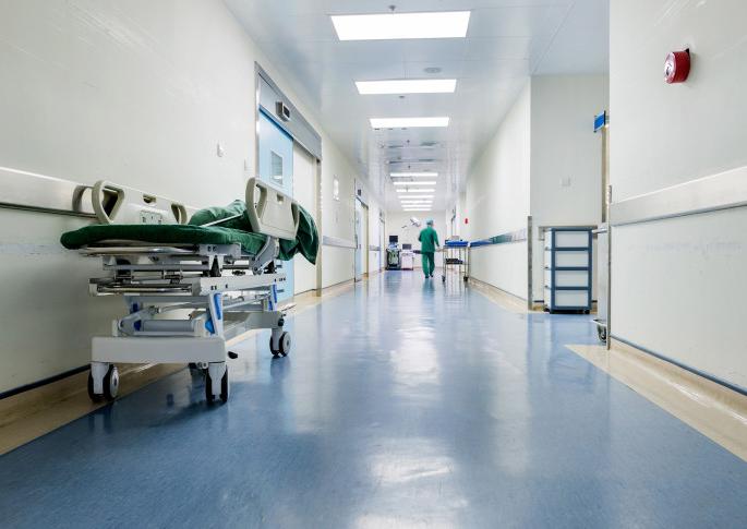 Private hospitals abandoned ethics for the sake of patients, money | रुग्णांचा कर्दनकाळ, पैशासाठी खासगी रुग्णालयांनी नैतिकता सोडली Private hospitals abandoned ethics for the sake of patients, money | रुग्णांचा कर्दनकाळ, पैशासाठी खासगी रुग्णालयांनी नैतिकता सोडली