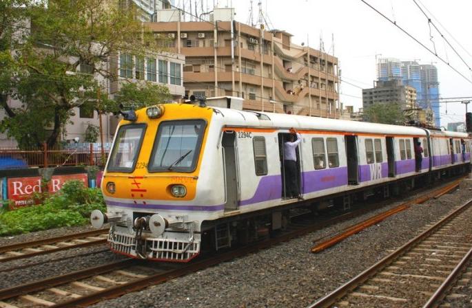 Prior to the Code of Conduct apply services that facilitate train travel; The introduction of various facilities | आचारसंहितेआधी रेल्वे प्रवास सुखकर करणाऱ्या सेवा लागू; विविध सुविधांचे लोकार्पण