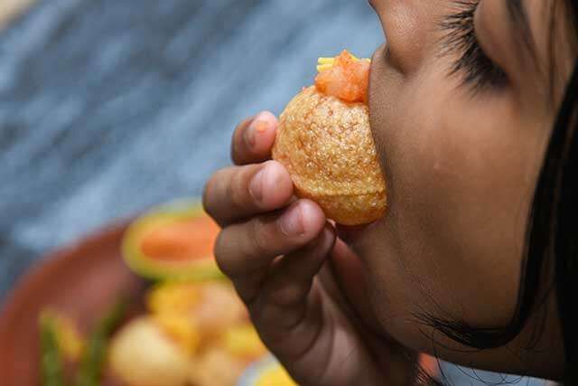 Eat Panipuri, think once | पाणीपुरी खाताय, एकदा विचार करा