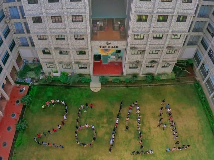 A unique tribute to the martyrs by students, the human chain of 26/11 | विद्यार्थ्यांकडून शहिदांना अनोखी श्रद्धांजली, 26/11 ची मानवी साखळी A unique tribute to the martyrs by students, the human chain of 26/11 | विद्यार्थ्यांकडून शहिदांना अनोखी श्रद्धांजली, 26/11 ची मानवी साखळी