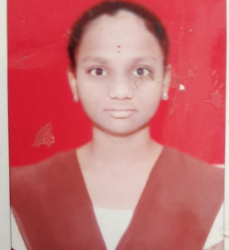 Mother taught by washing dishes; The girl got the tenth big success | धुणी-भांडी करत आईनं शिकवलं; मुलीनं मिळवलं दहावीत मोठं यश Mother taught by washing dishes; The girl got the tenth big success | धुणी-भांडी करत आईनं शिकवलं; मुलीनं मिळवलं दहावीत मोठं यश